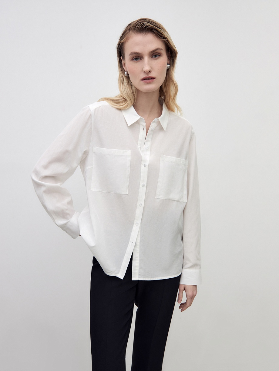 Рубашка из натуральной ткани с накладными карманами