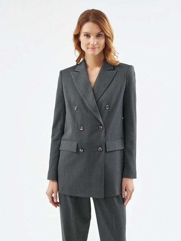Двубортный жакет прямого силуэта