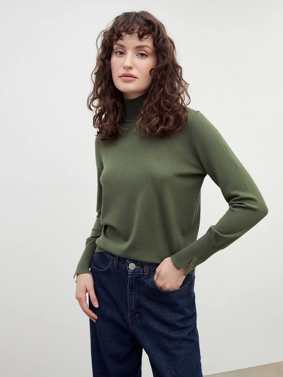 Водолазка с разрезами на рукавах