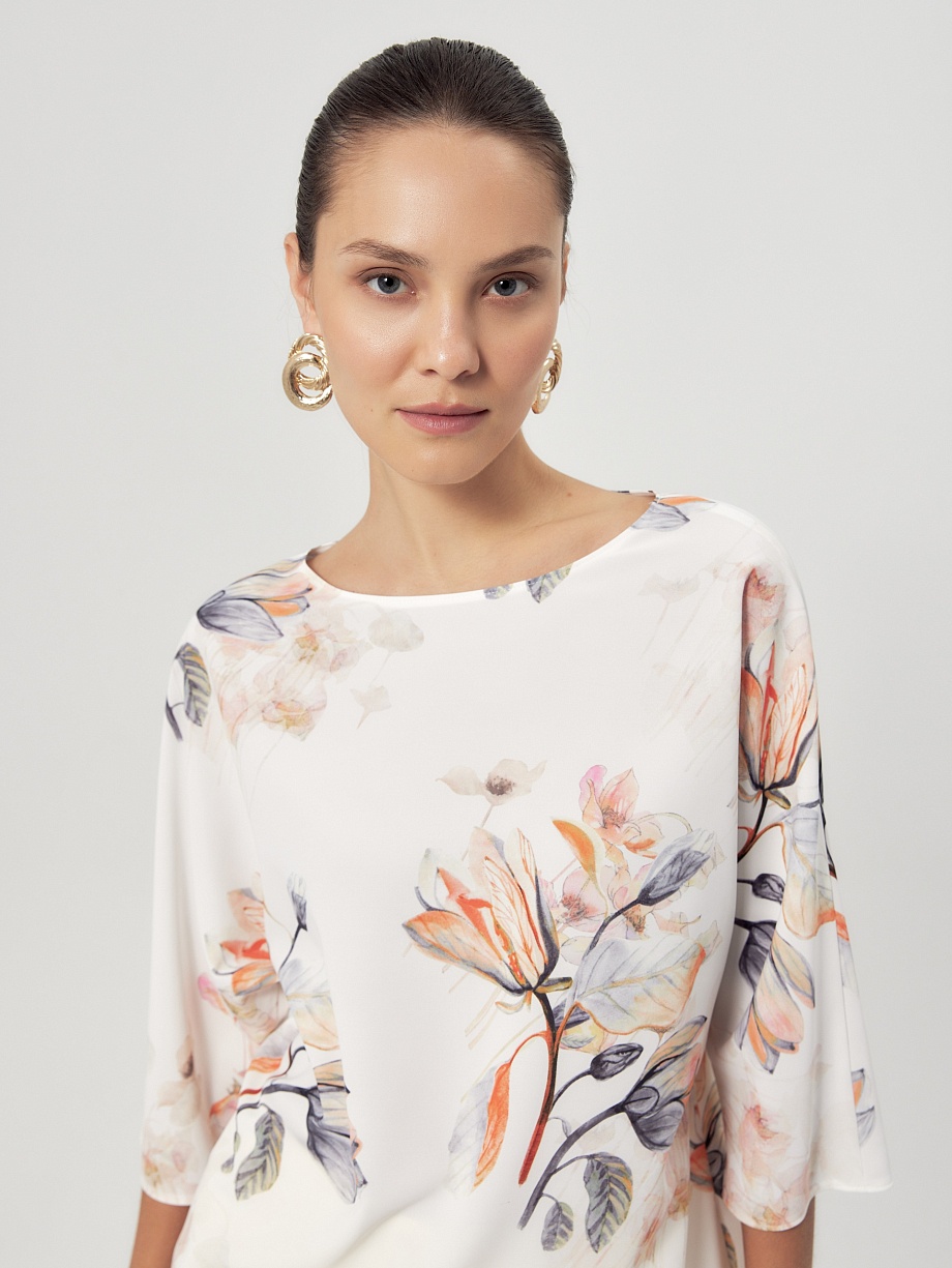 Свободная блуза с вырезом "лодочка"