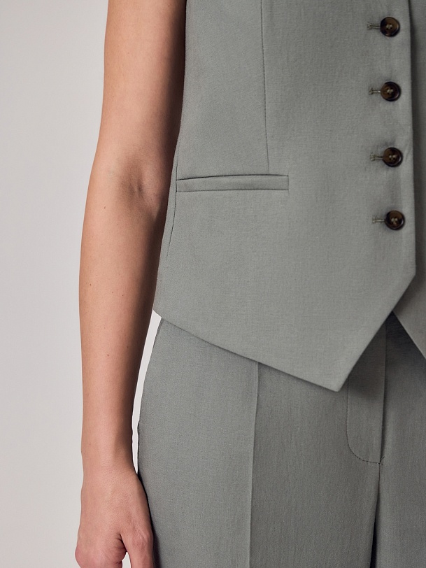 Жилет из натуральной ткани