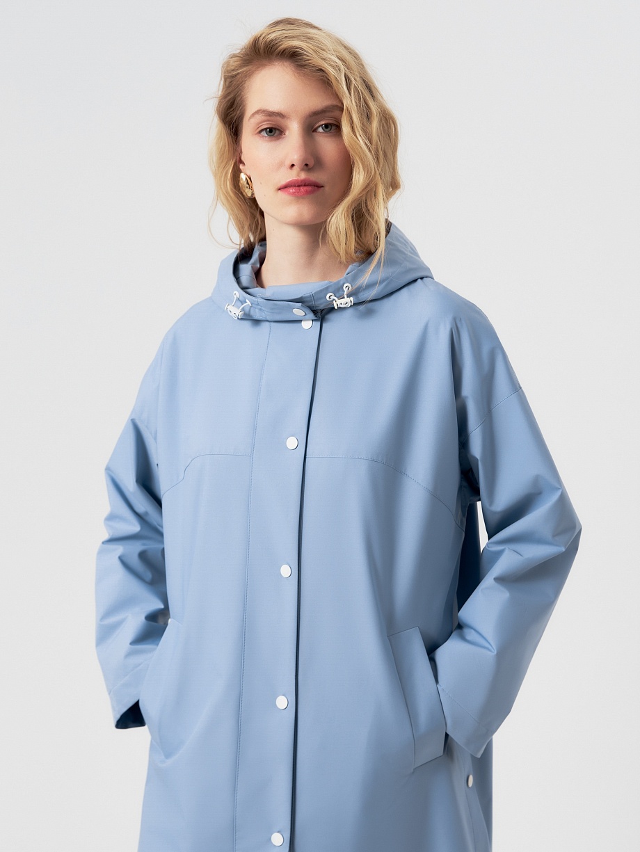 Непромокаемый плащ на кнопках с капюшоном