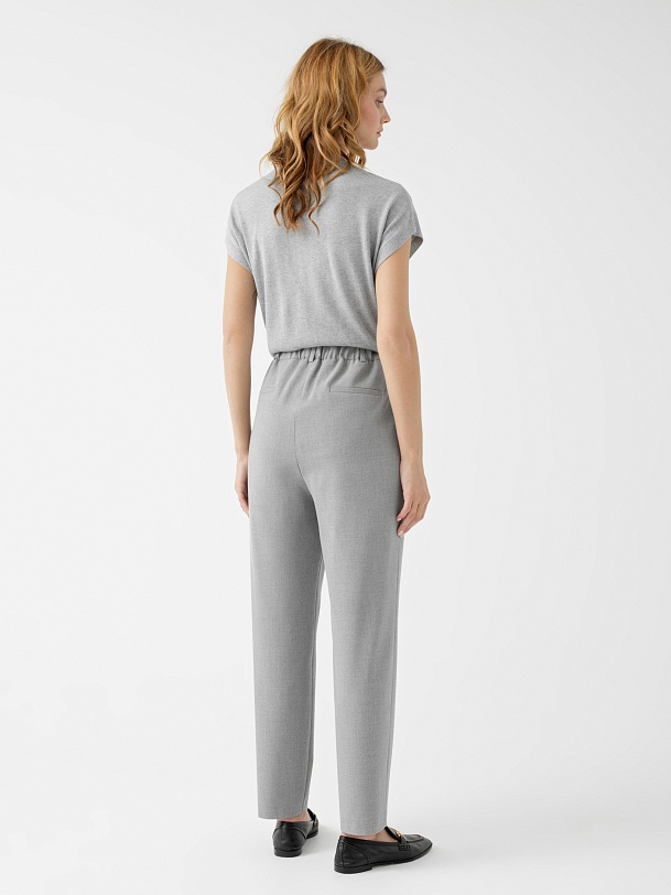 Брюки серые зауженные к низу