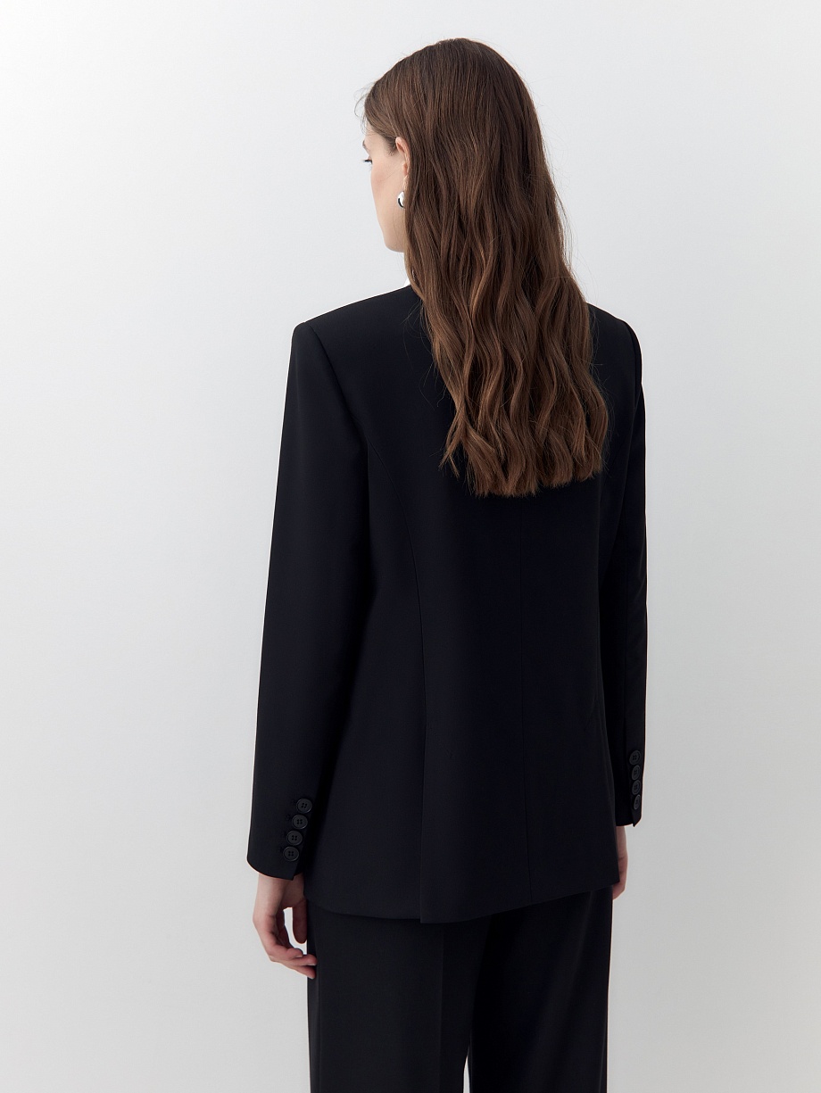 Приталенный жакет без лацканов