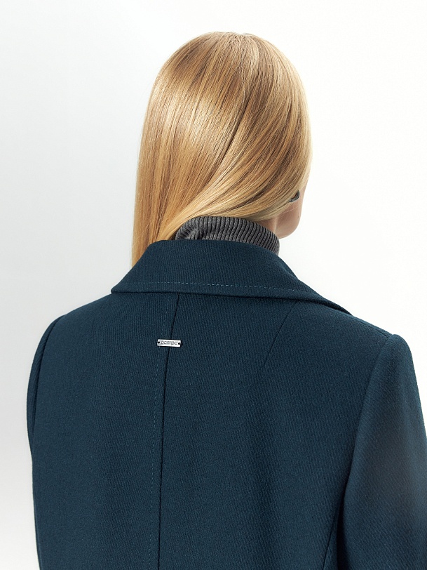 Шерстяное пальто с мембраной и утеплённой спинкой