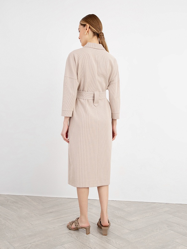 Платье из фактурной ткани с запахом