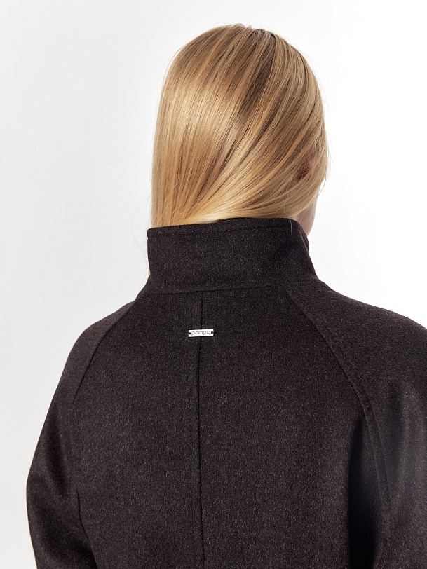 Шерстяное пальто с мембраной и утеплённой спинкой