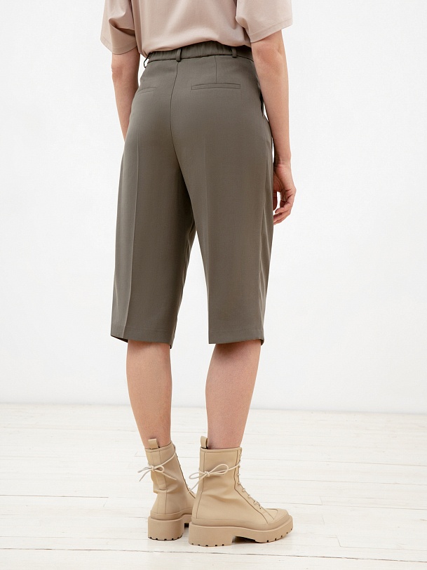 Шорты-бермуды цвета хаки