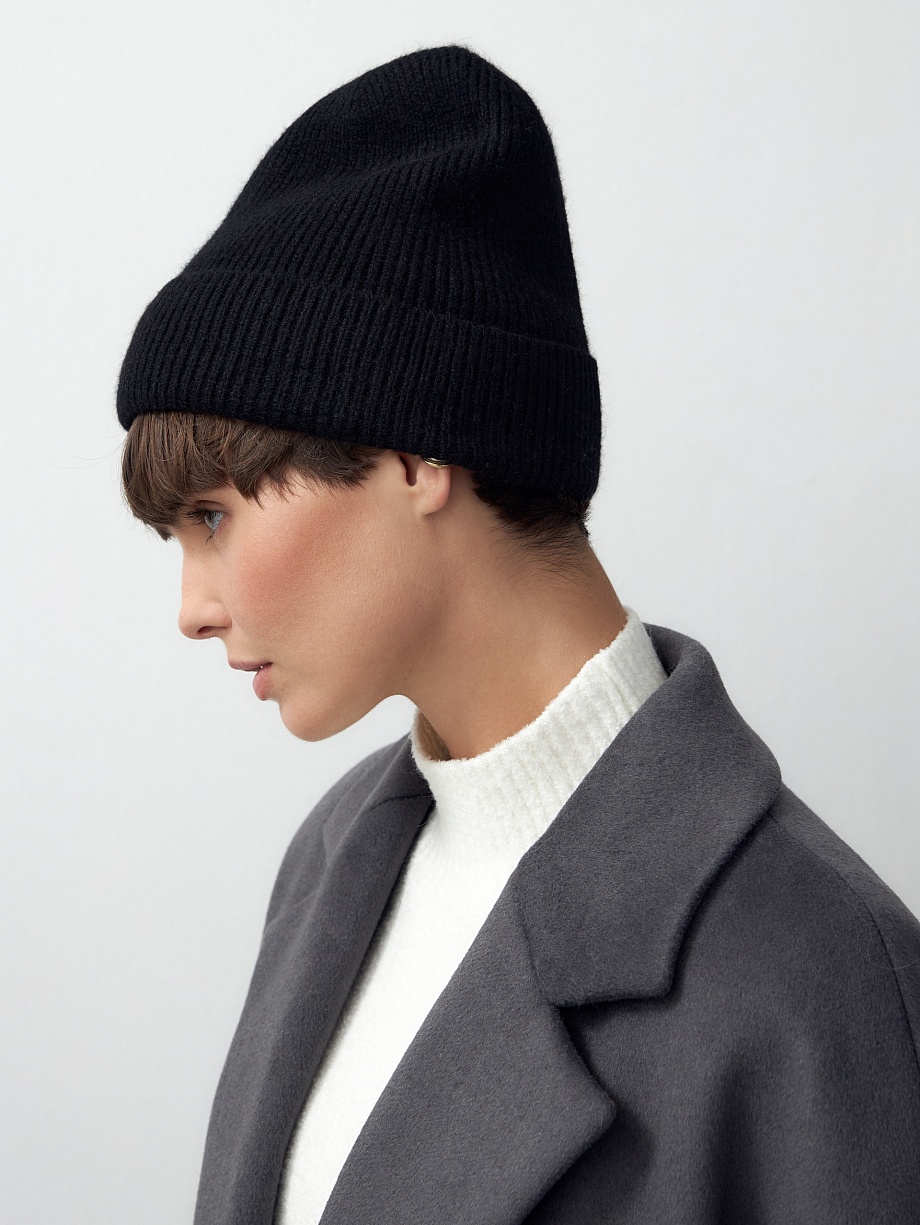 Демисезонная шапка с шерстью ангоры