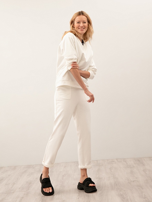 Трикотажные брюки в стиле спорт-шик