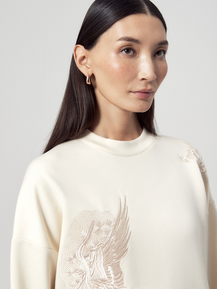 Свитшот из вискозы с вышивкой