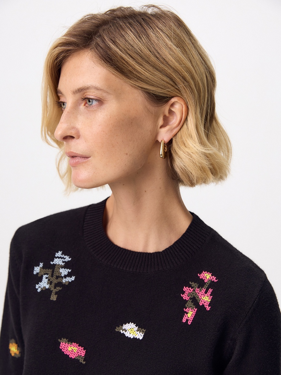 Джемпер с ручной вышивкой