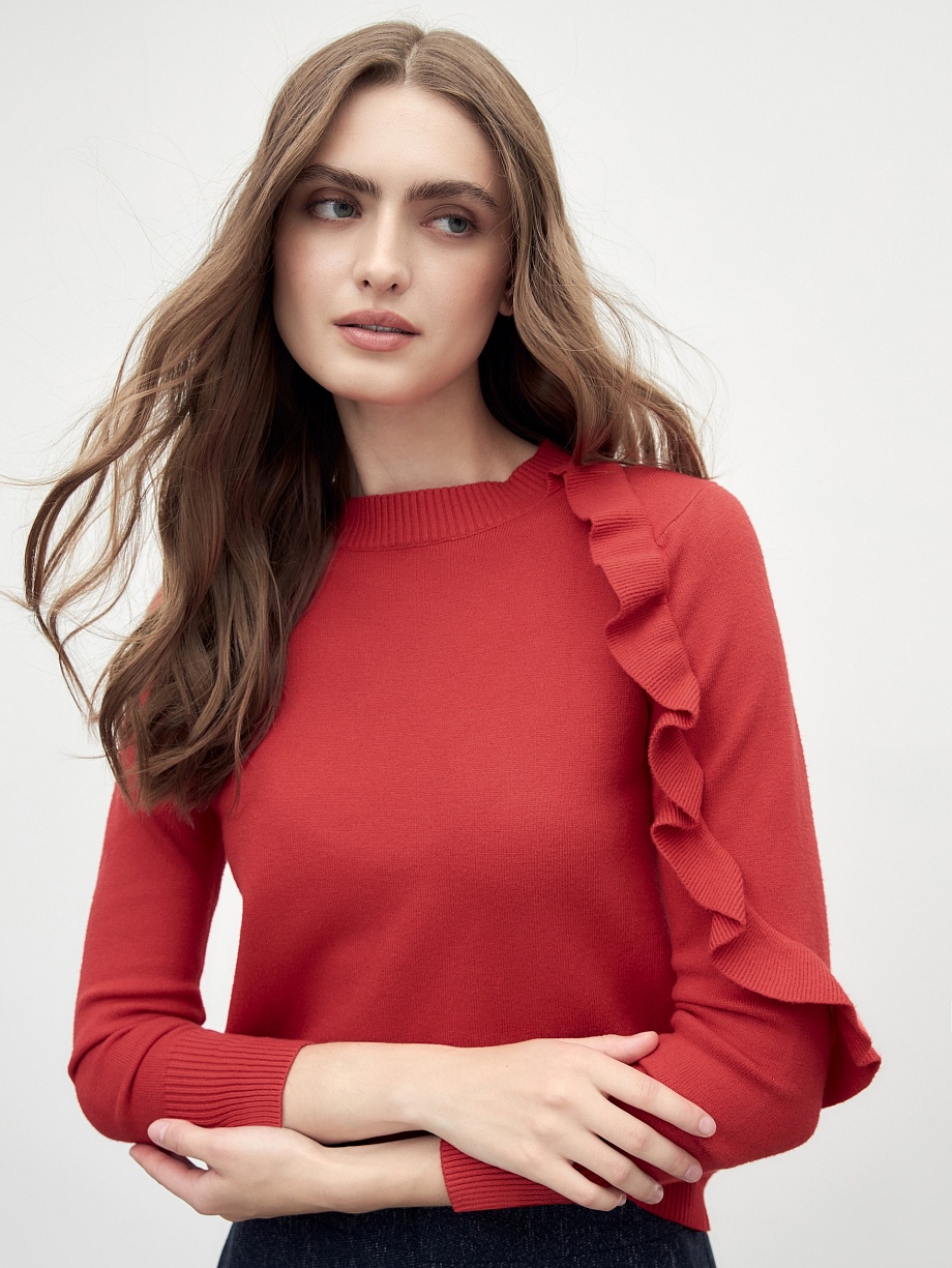 Вязаный джемпер с воланом на рукаве