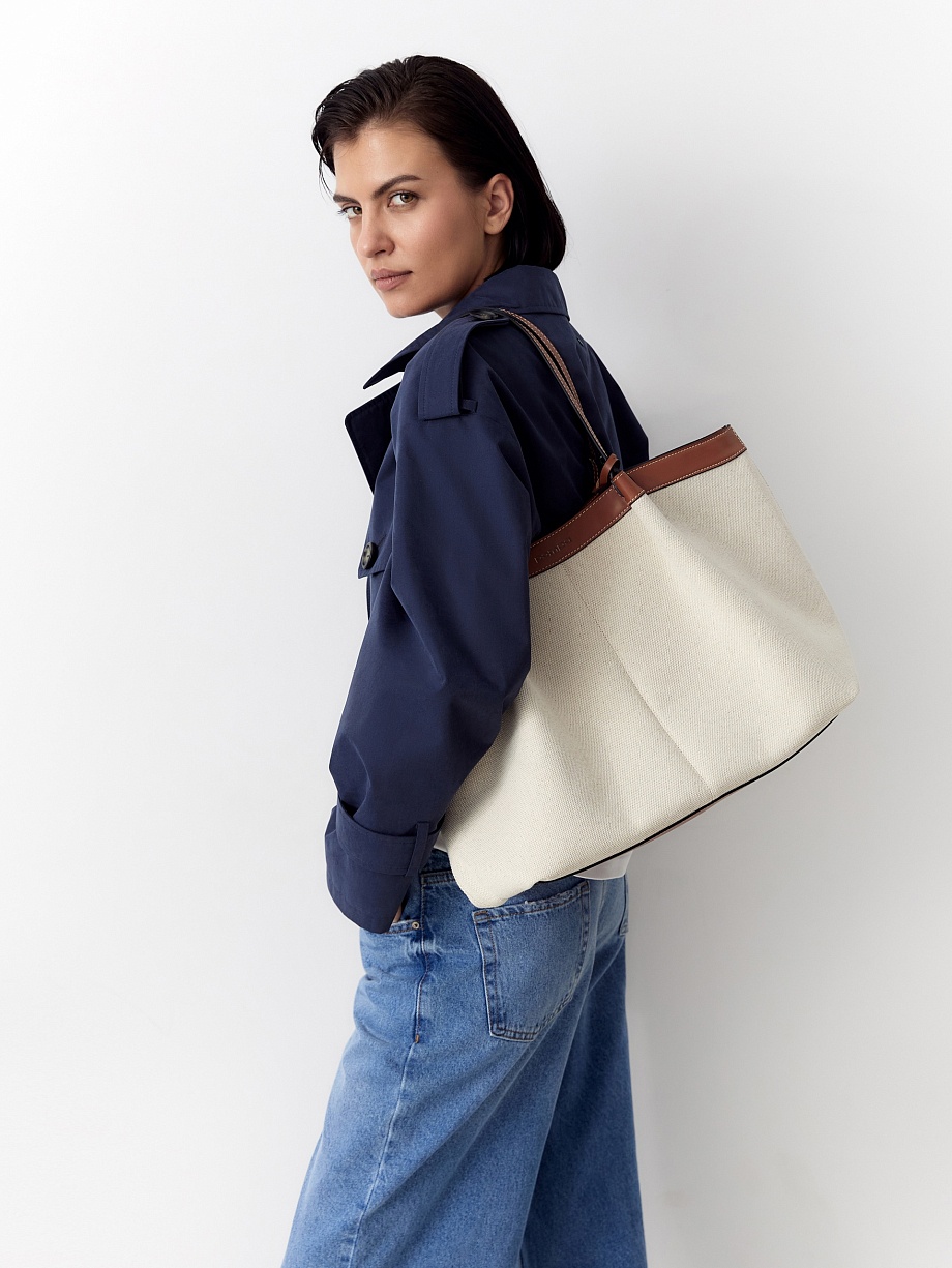 Летняя сумка из хлопка и льна и кожаной отделкой