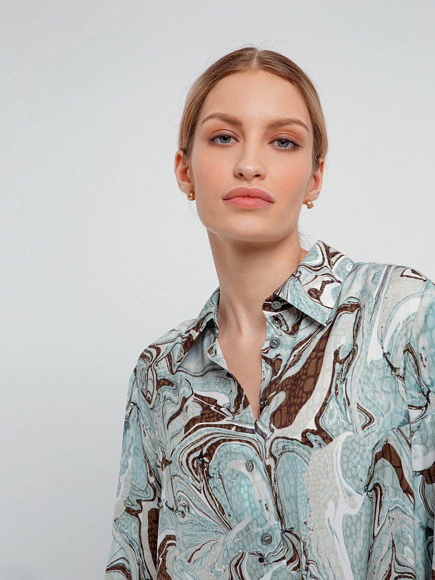 Свободная классическая блуза