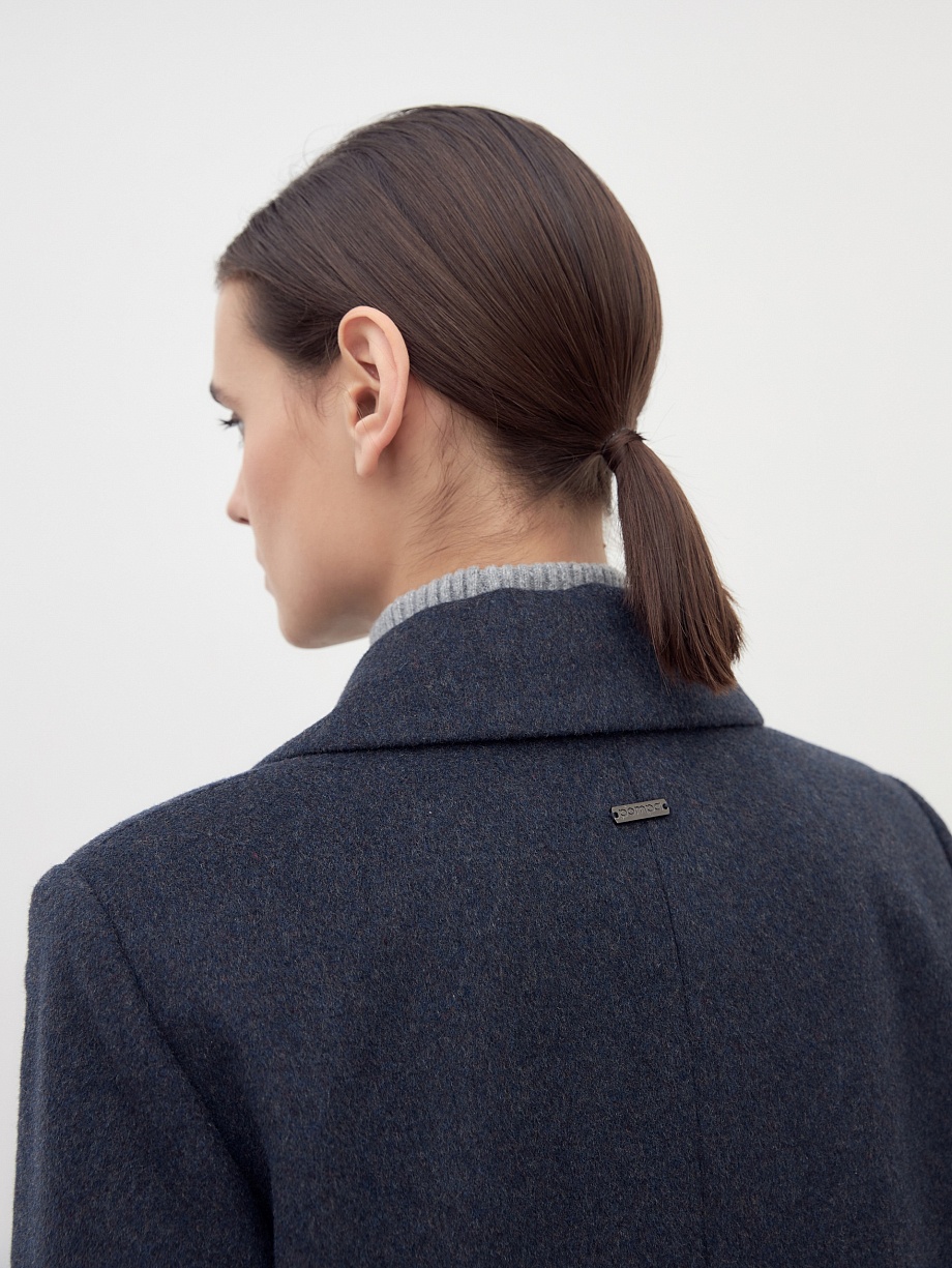 Шерстяное пальто с мембраной и утеплённой спинкой