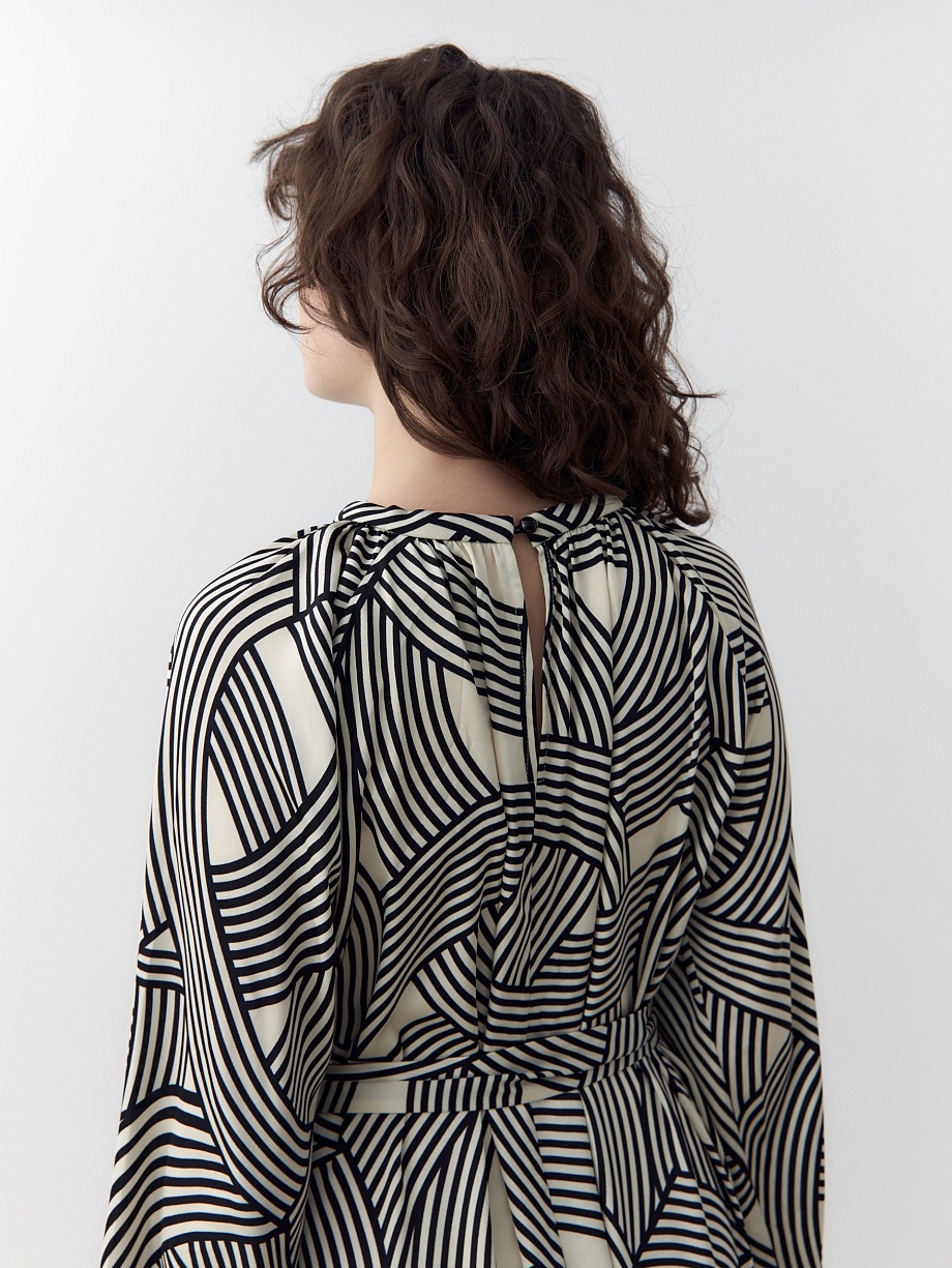 Свободное атласное платье