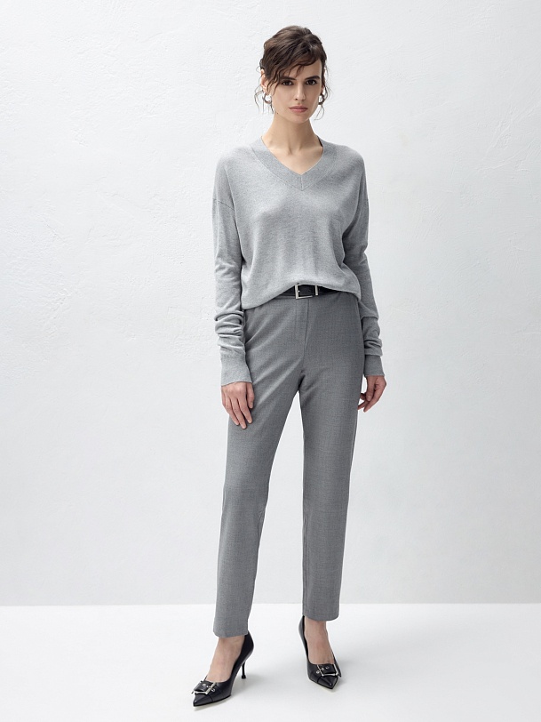 Базовый джемпер с V-образным вырезом