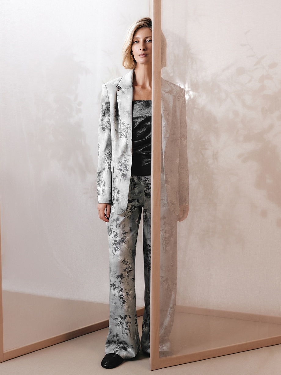 Брюки из вискозной атласной ткани