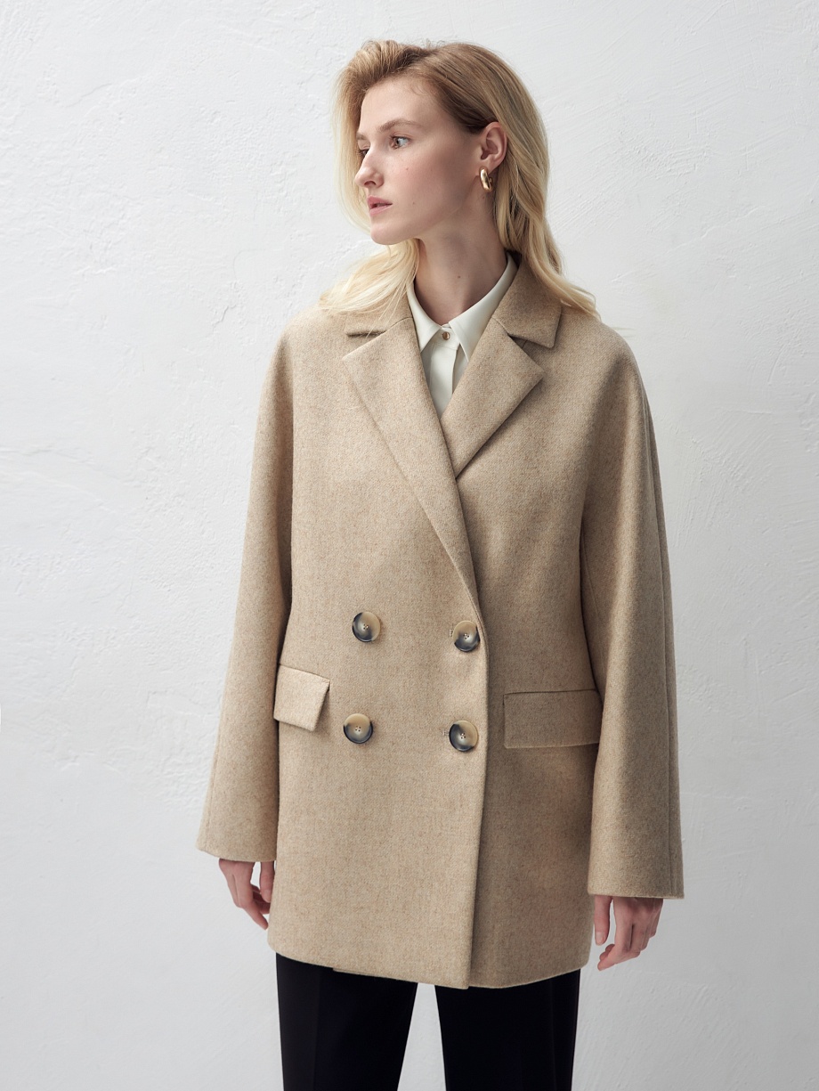 Укороченное двубортное пальто из шерсти