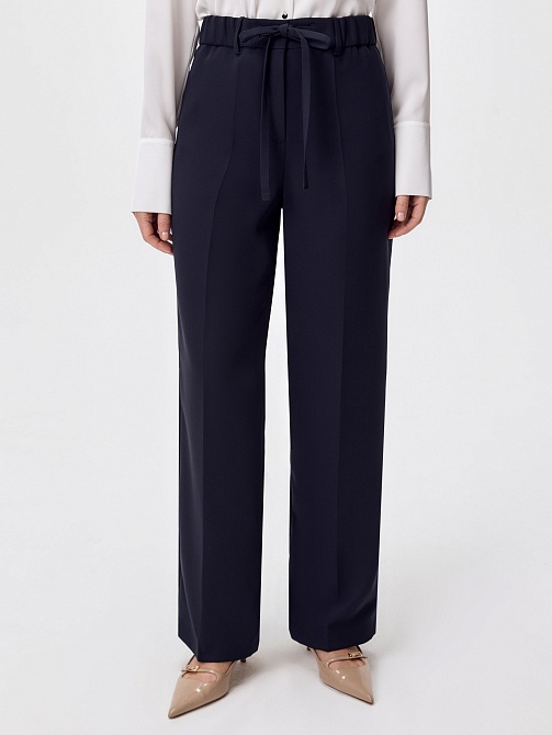 Брюки на эластичном поясе с кулиской