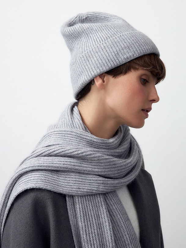 Шапка бини фактурной вязки с ангорой