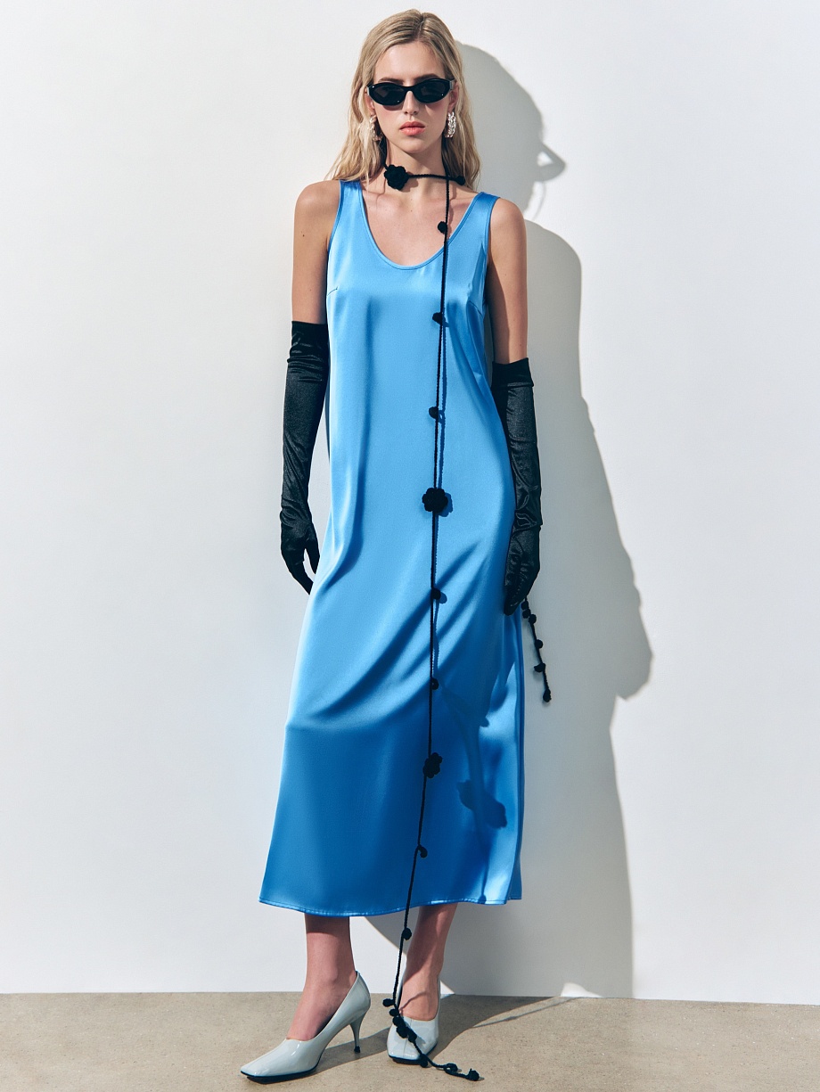 Платье из атласа в бельевом стиле