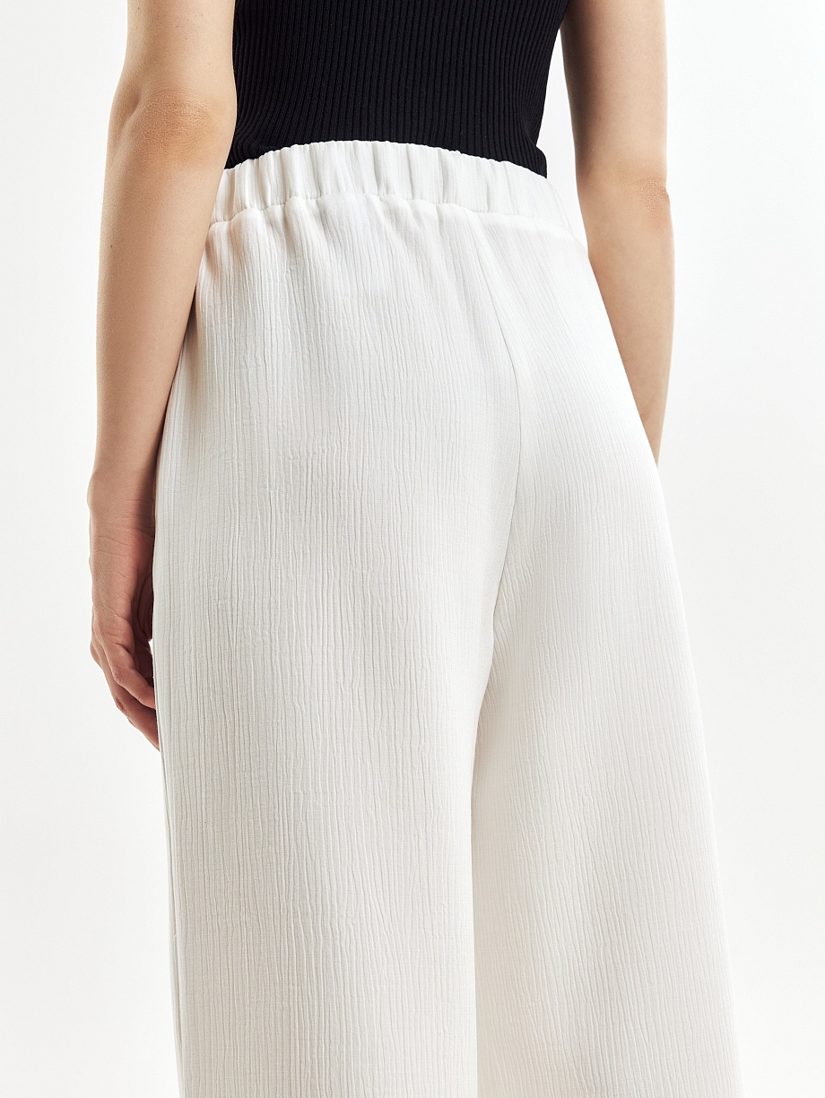 Укороченные широкие брюки из фактурной ткани