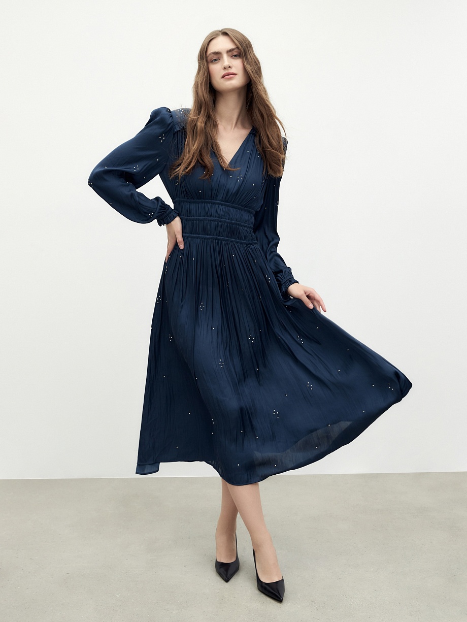 Платье из атласной ткани со стразами