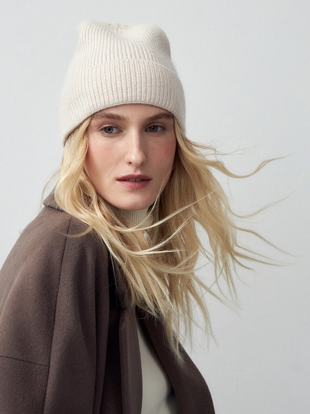 Шапка фактурной вязки с шерстью ангоры
