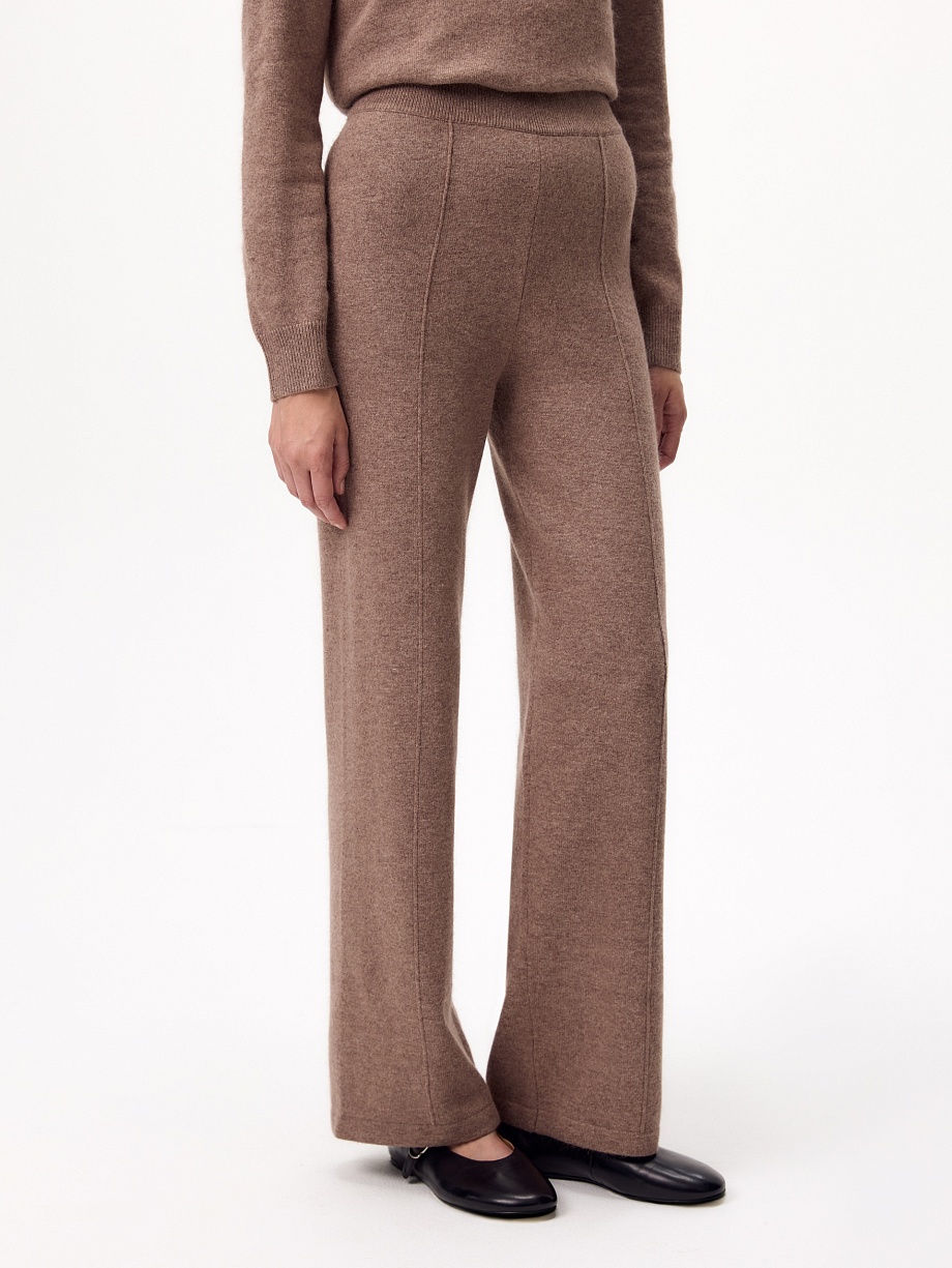 Костюм вязаный из шерсти с ангорой