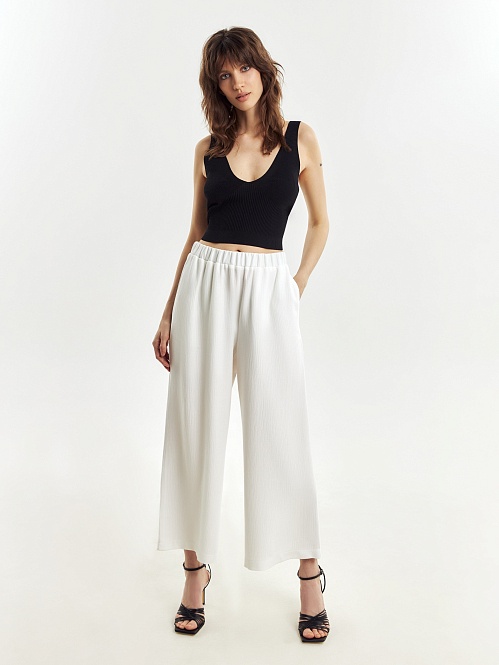 Укороченные широкие брюки из фактурной ткани POMPA