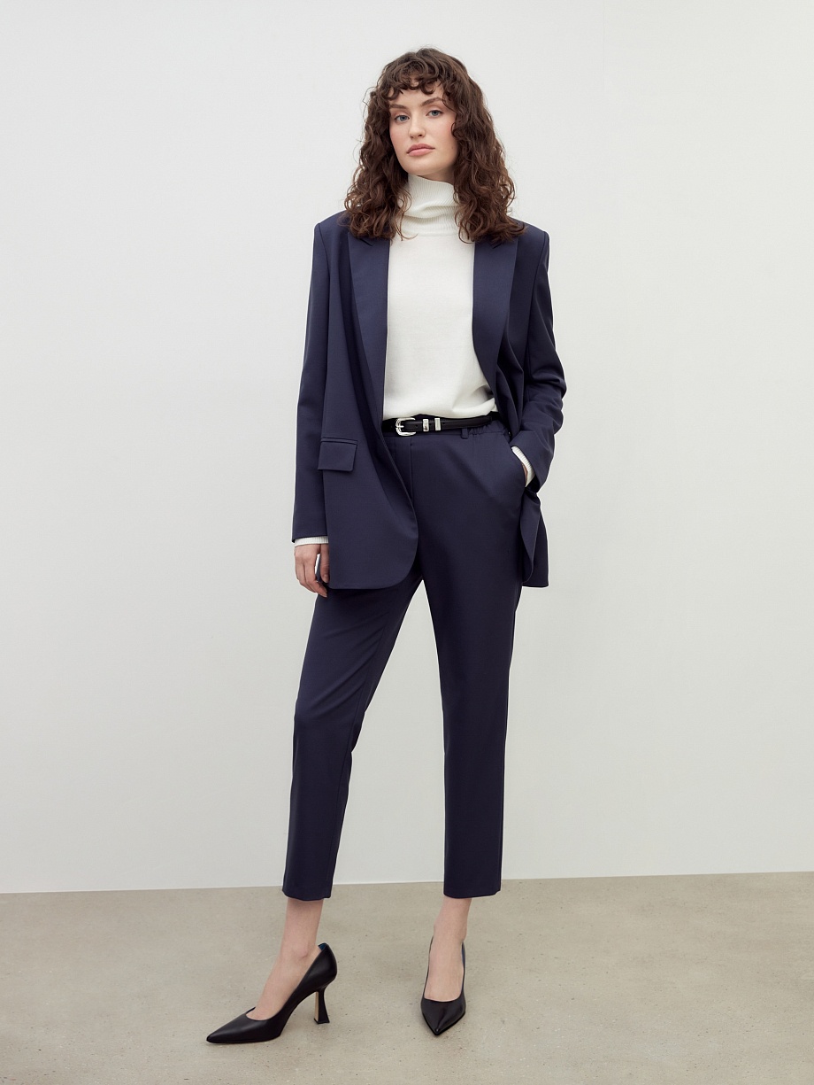 Укороченные зауженные брюки из костюмной ткани