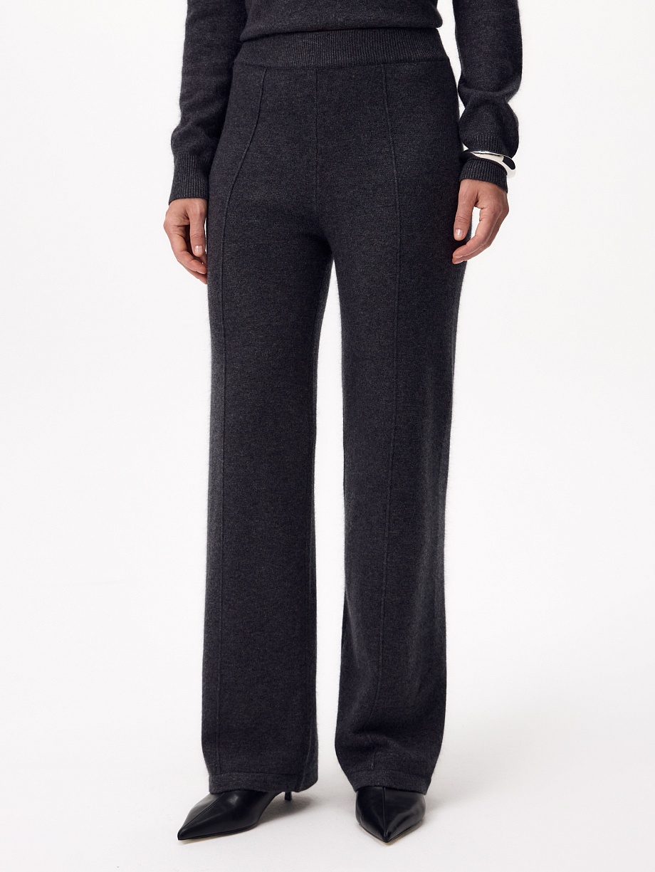 Костюм вязаный из шерсти с ангорой