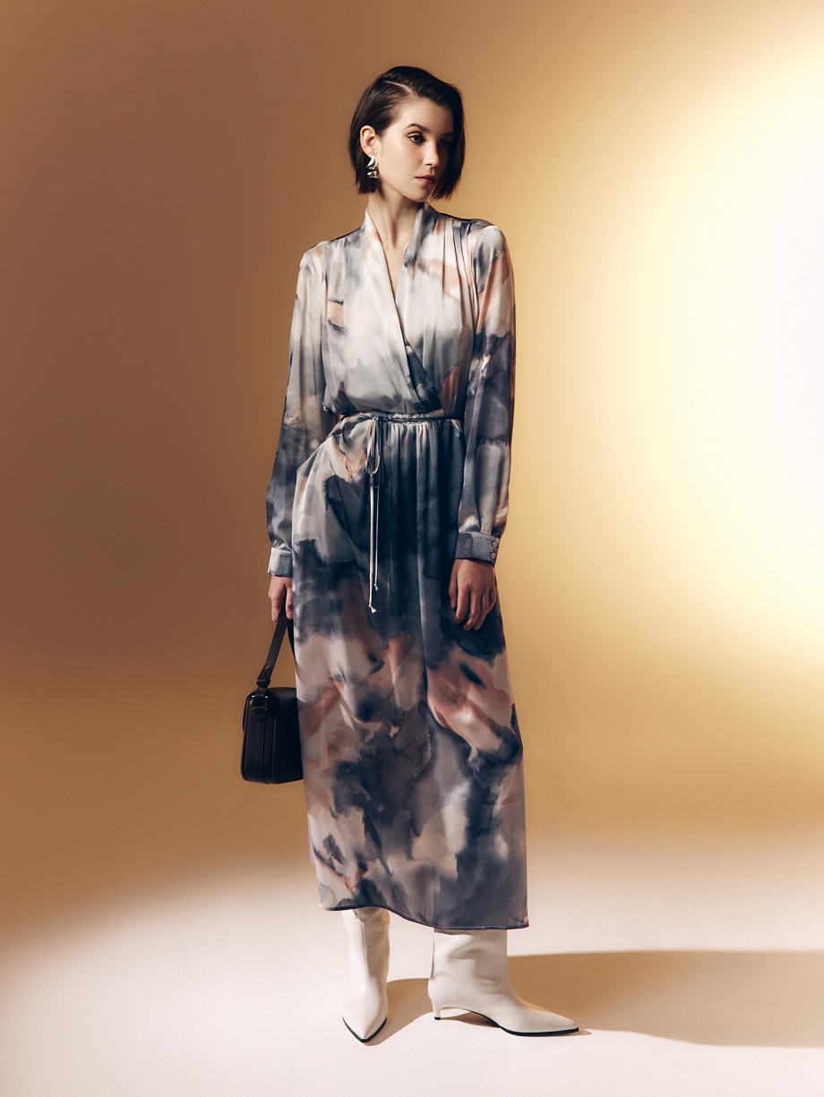 Атласное платье макси с кулиской