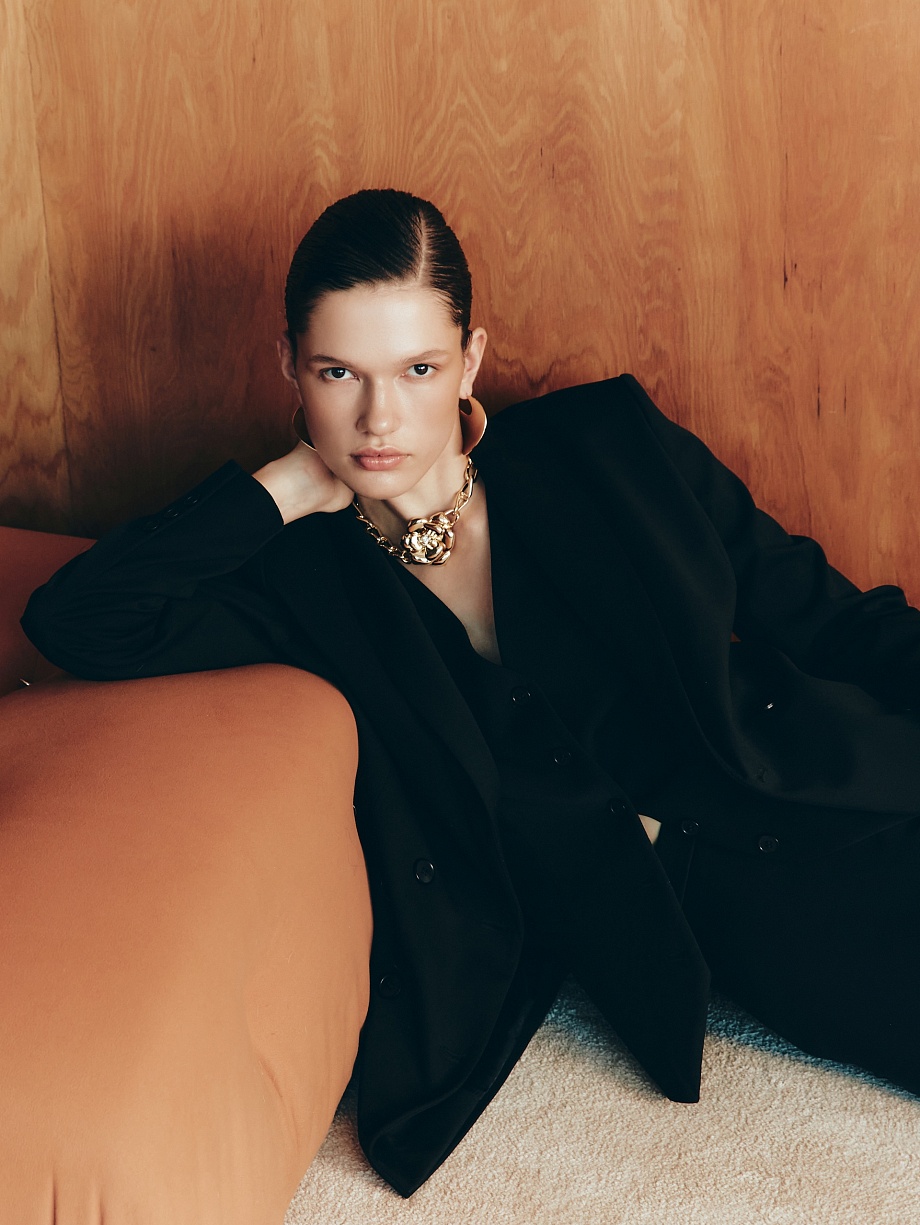 Классический двубортный жакет из костюмной ткани