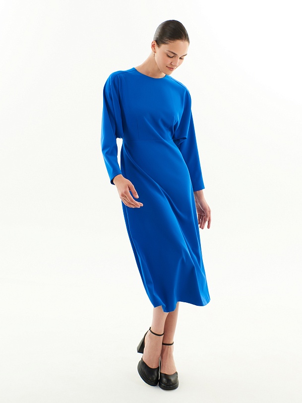 Приталенное платье из  ярко-синей костюмной ткани