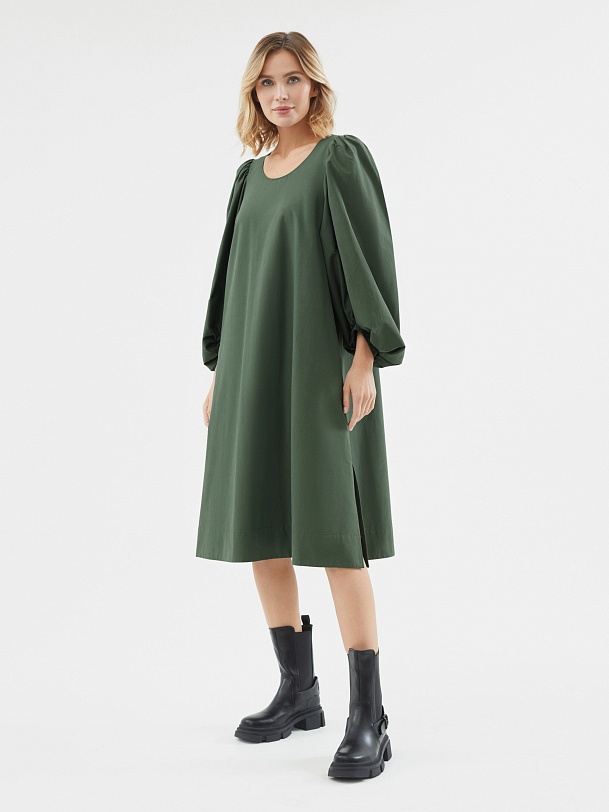 Свободное платье с объёмными рукавами