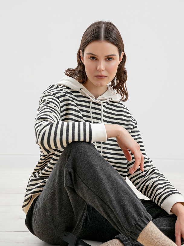 Толстовка в полоску с капюшоном