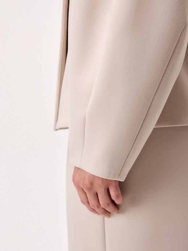 Приталенный жакет