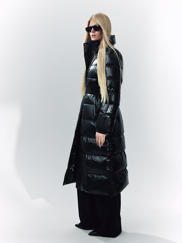 Пуховик с мембраной и утеплителем 90% пух и 10% перо и капюшоном