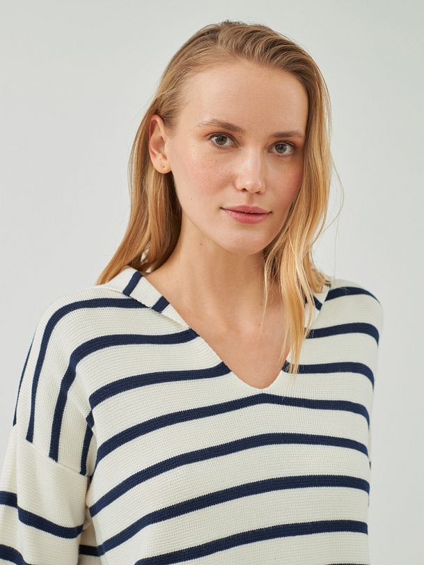 Джемпер с V-образным вырезом и воротником апаш