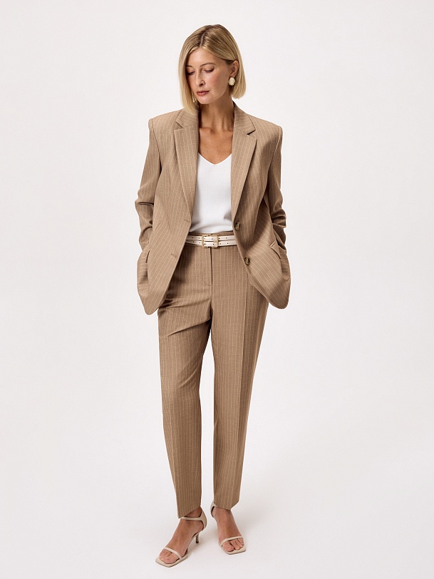 Укороченные зауженные брюки из костюмной ткани 