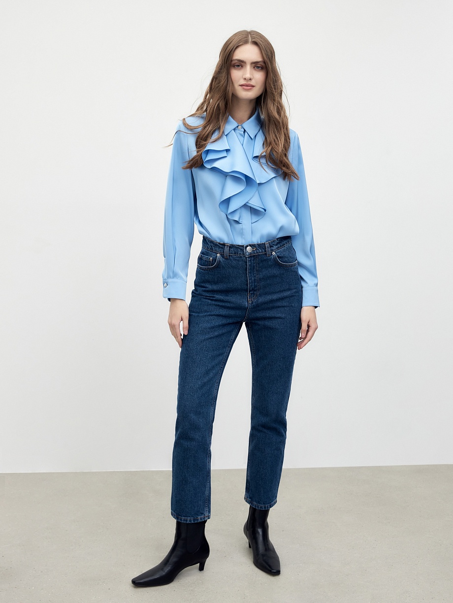 Атласная блуза с воланом на воротнике