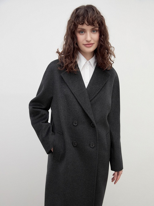 Шерстяное пальто с мембраной и утеплённой спинкой