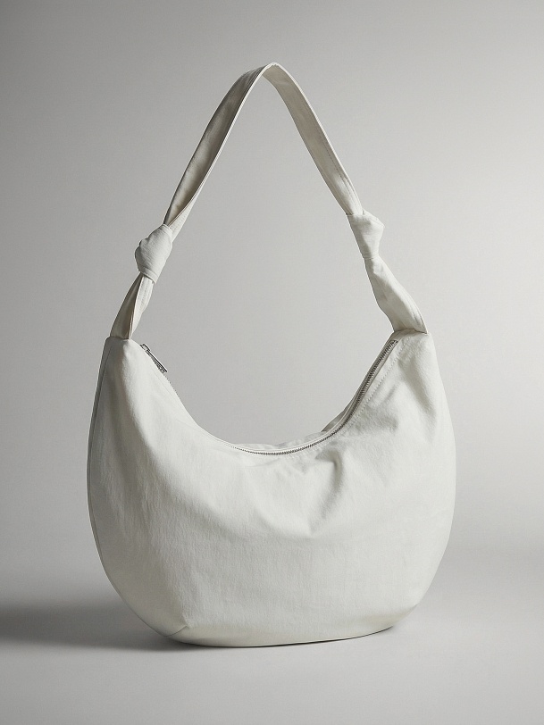 Непромокаемый укороченный плащ с сумкой из той же ткани