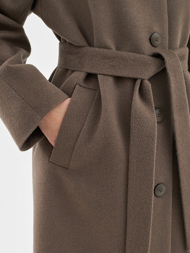 Шерстяное пальто с мембраной и утеплённой спинкой