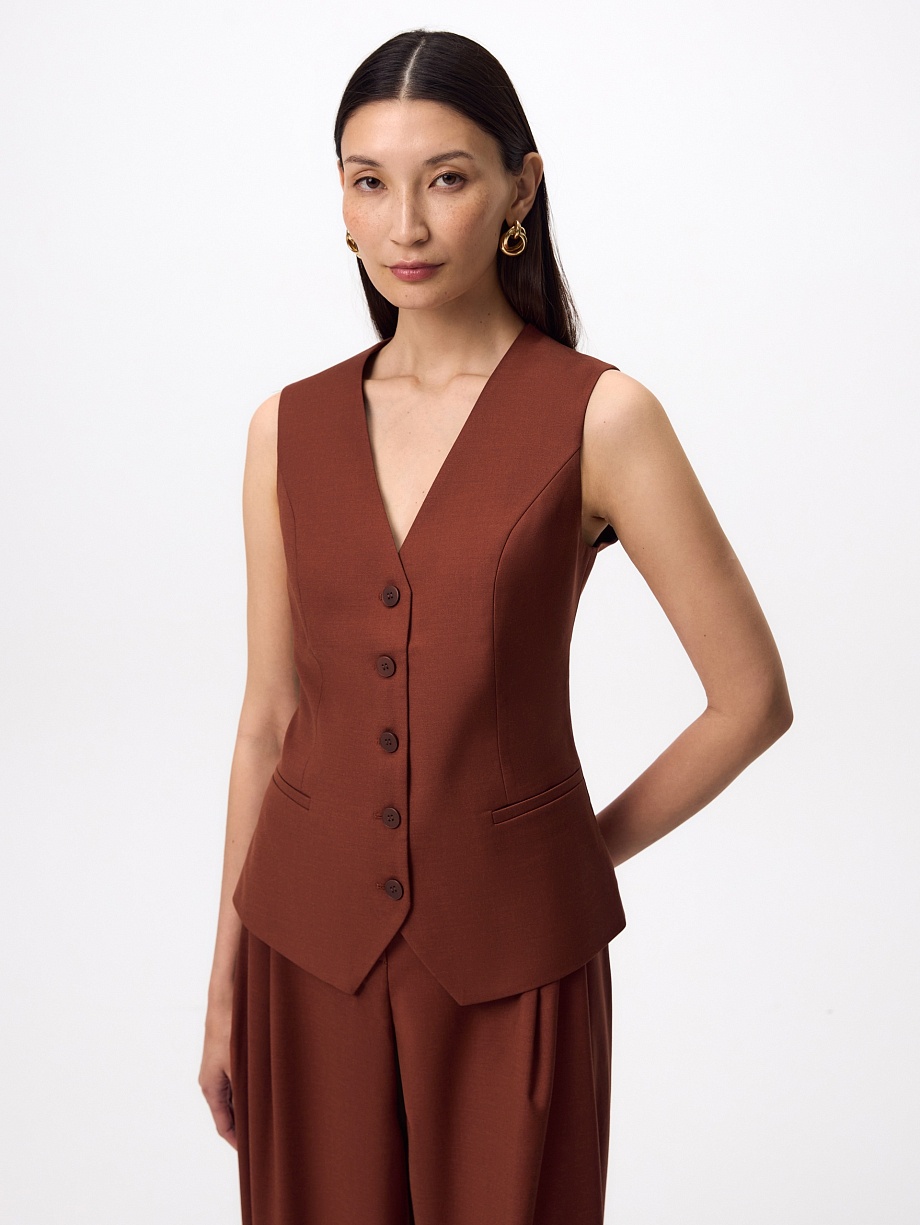 Жилет из костюмной ткани с вискозой