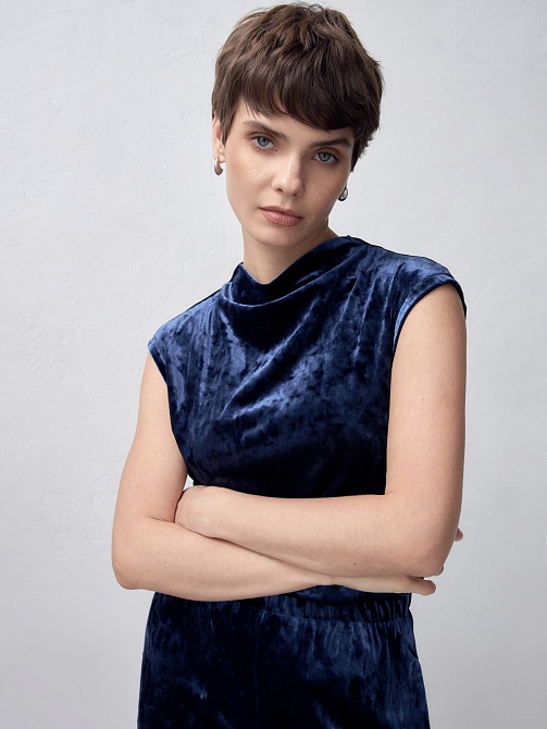 Джемпер без рукавов из бархатистой ткани