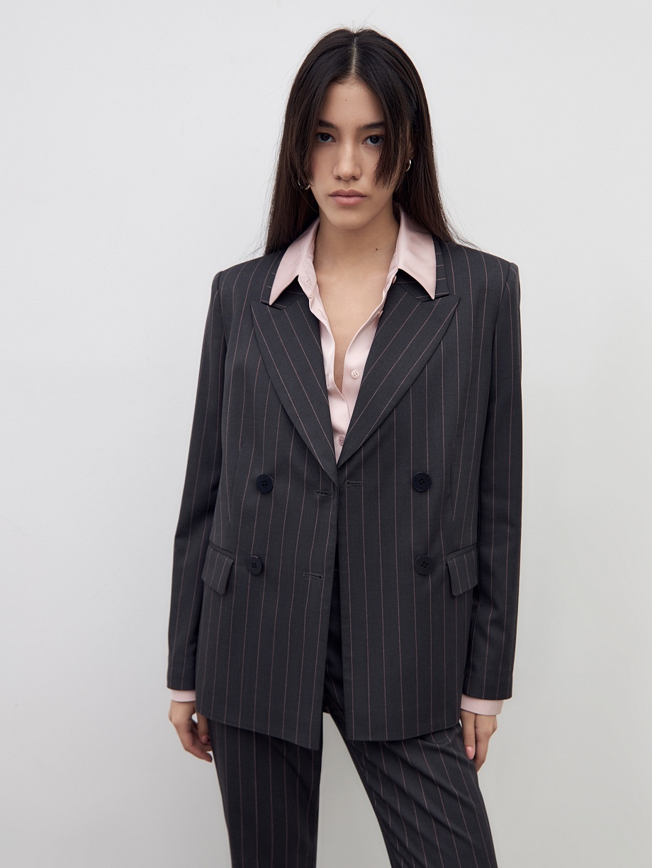 Двубортный прямой жакет в мужском стиле 